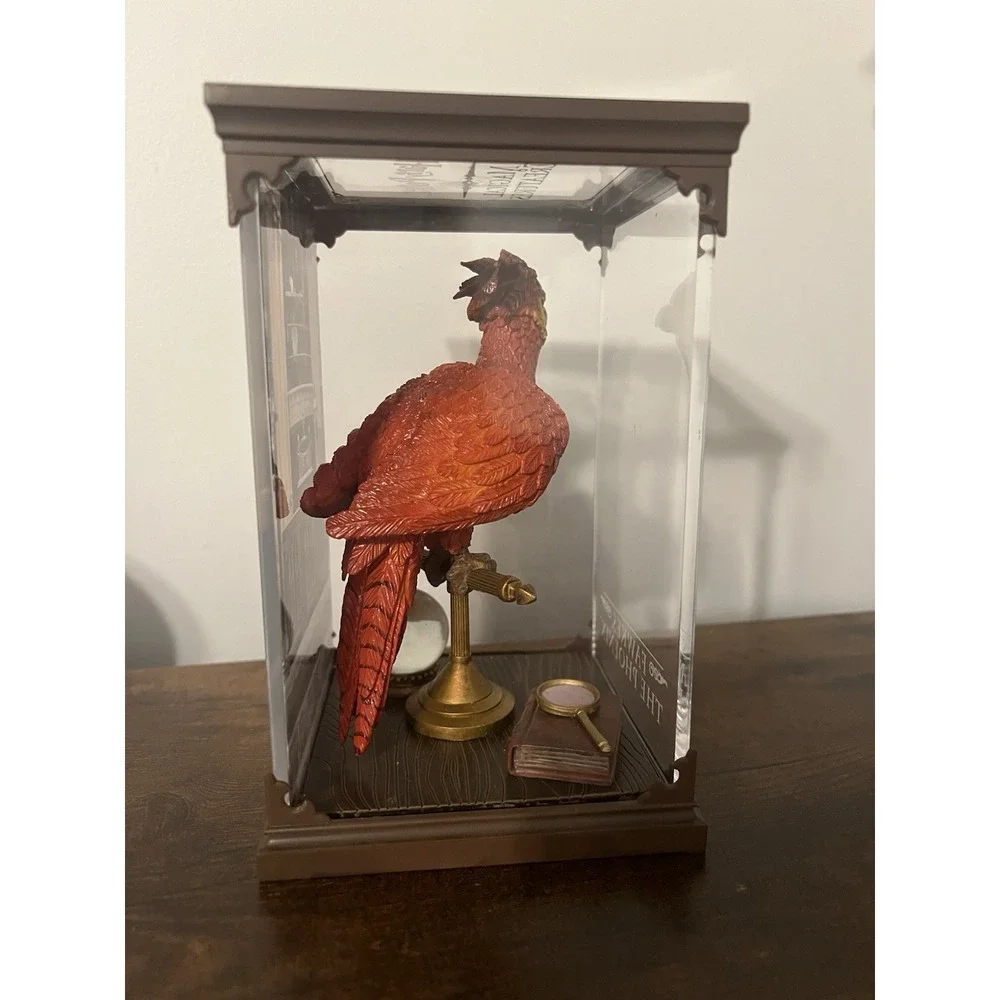 HARRY POTTER MAGICAL CREATURES '' FAWKES THE PHOENIX '' IN CASE DISPLAY ONLY